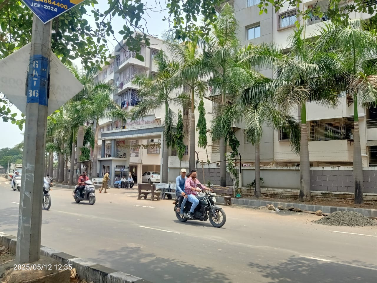Area: 833.00 sq. feet           Residential Apartment In VARACHHA, SURAT